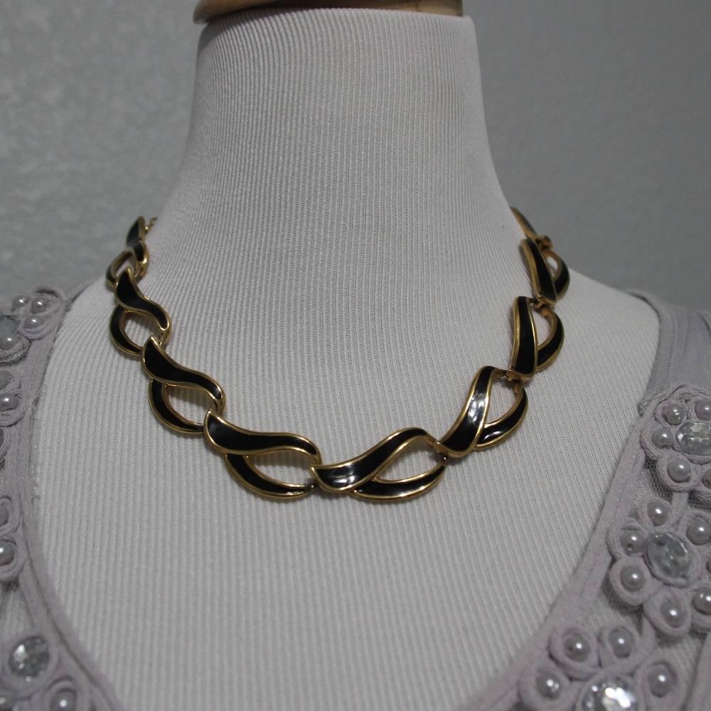 Vintage Morgan Taylor black and gold necklace